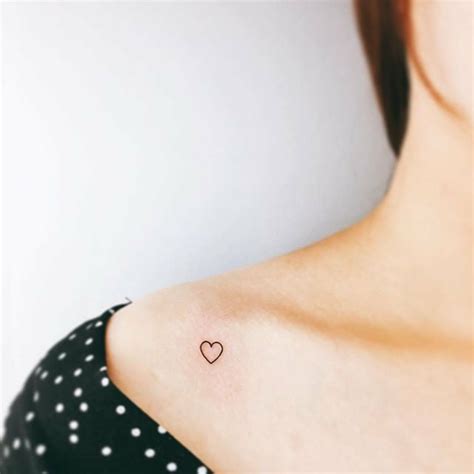 pecho mujer tatuajes de corazones|Tatuajes de Corazones para Mujeres: 22 Ideas con。